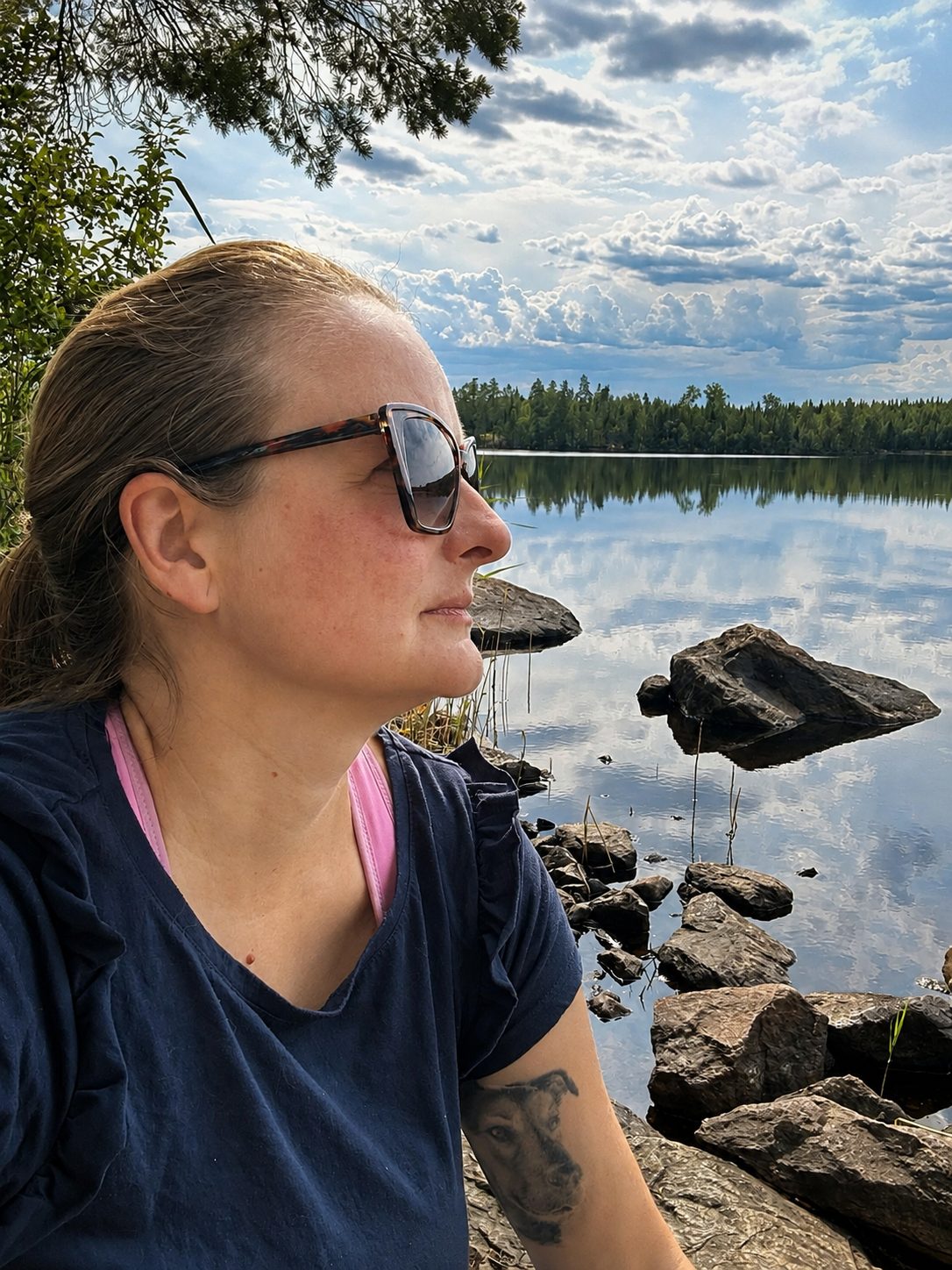 Sonja Greye by a lake in Sweden